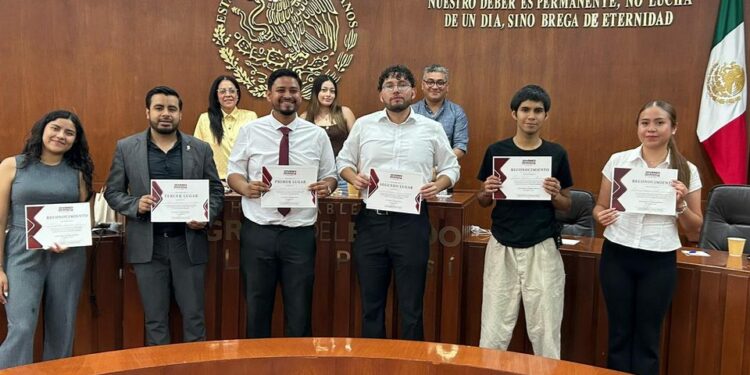 Estudiante de la UASLP va al nacional de oratoria