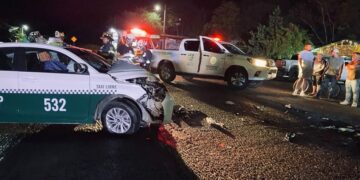 Taxista pierde la vida tras choque frontal en la carretera federal 70