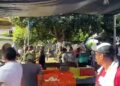 Hombre fallece tras ser detenido; pobladores retienen a policías
