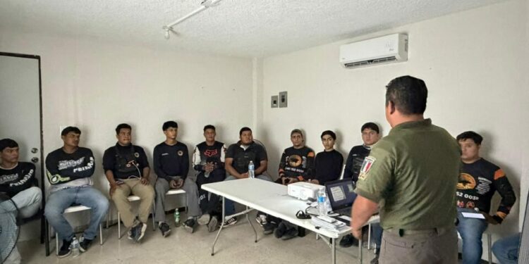 Capacitan a motociclistas de reparto en seguridad vial en Ciudad Valles