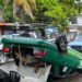 Taxi choca contra auto y vuelca en avenida de Ciudad Valles