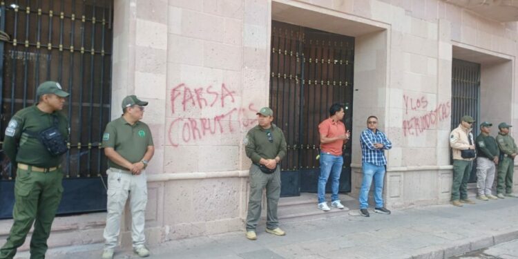 Refuerzan seguridad en el Congreso del Estado tras acoso a bancada de Morena