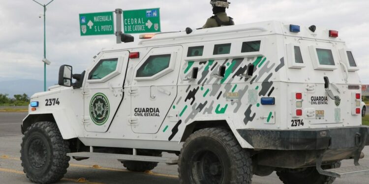 Detienen a hombre con dosis de presunta droga en Ahualulco
