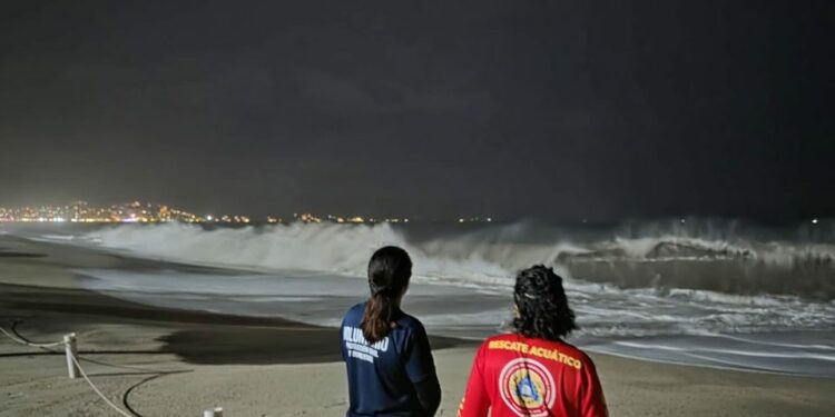 Intensifican búsqueda de joven potosina desaparecida en el mar de Puerto Vallarta
