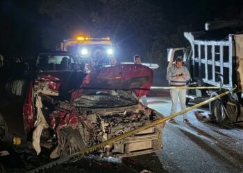 Mujer pierde la vida tras choque contra camión en la Valles-Tamazunchale