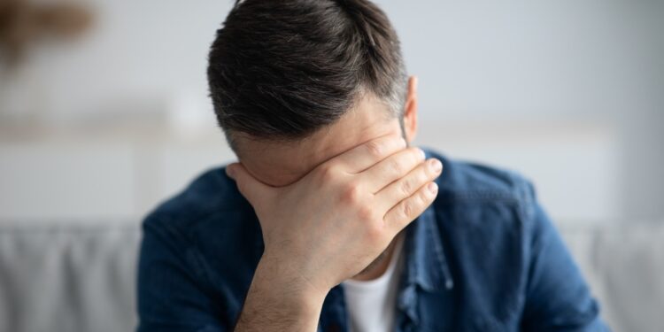 Dolor de cabeza: las señales de alarma que requieren atención médica inmediata