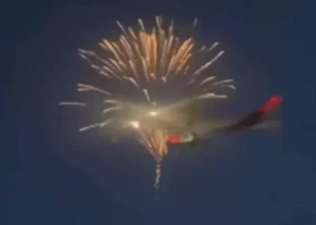 Aeronave aborta aterrizaje en Aeropuerto Mundo Maya por pirotecnia durante celebraciones patrias