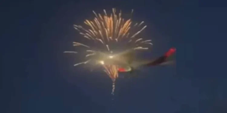 Aeronave aborta aterrizaje en Aeropuerto Mundo Maya por pirotecnia durante celebraciones patrias