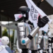 Robots protestan en Polonia para exigir protección de empleos ante avance de la IA
