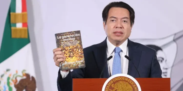 Mario Delgado atribuye baja comprensión lectora en prueba PISA al uso excesivo de celulares