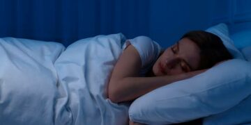 Un estudio alertó que las personas que se acuestan tarde y trabajan temprano muestran más ansiedad y peor recuperación mental