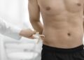 5 hábitos que ayudan a reducir la grasa abdominal y sostener el peso, según expertos