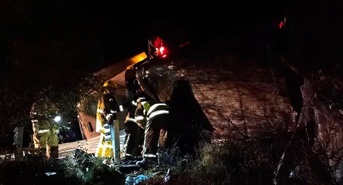 Chofer queda prensado tras volcar en carretera a Rioverde