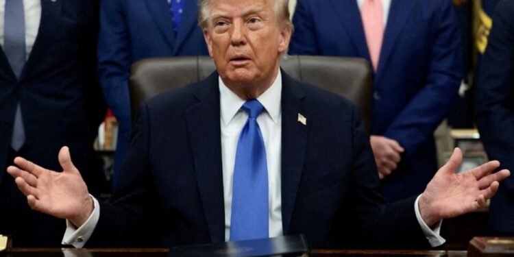 Donald Trump rechaza mayor regulación en Inteligencia Artificial y asegura que Estados Unidos no puede perder la carrera tecnológica