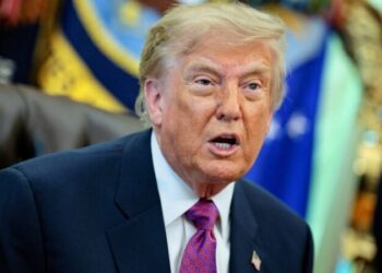Donald Trump califica de “bulo” la destrucción de la humanidad por la IA y descarta regular el sector tecnológico