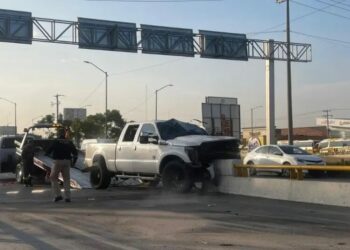 Un muerto y cuatro heridos tras choque en el Distribuidor Juárez
