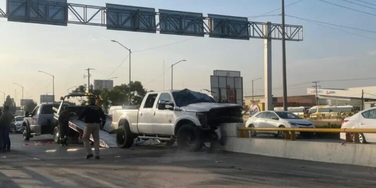 Un muerto y cuatro heridos tras choque en el Distribuidor Juárez