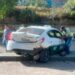 Taxi termina sobre contención tras choque en el río Santiago