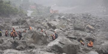 Nepal eleva a más de mil los muertos por las inundaciones