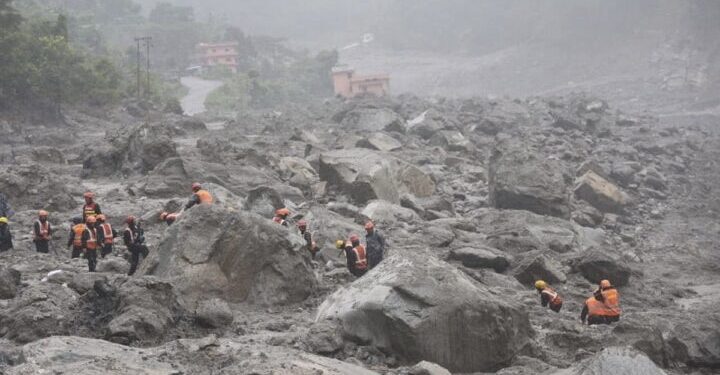 Nepal eleva a más de mil los muertos por las inundaciones