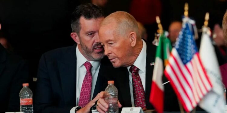 Embajador de EU ofrece hacer más en México “no como intervencionista, sino como buenos vecinos”