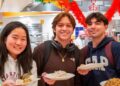 Críticas a Stanford por borrar con IA a un estudiante hispano de una foto publicitaria