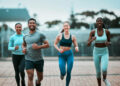 Entrenar sin agotarse: tres ejercicios de ritmo moderado que mejoran la condición física