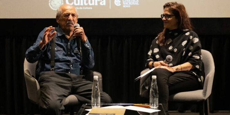 Reconocen al documentalista Óscar Menendez con la Medalla Salvador Toscano