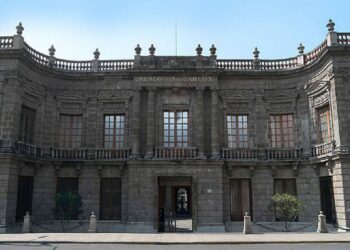 La lucha libre llega al Museo Nacional de San Carlos