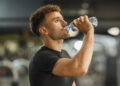 Hidratación al correr: cuánta agua y electrolitos necesita el cuerpo para sostener el rendimiento