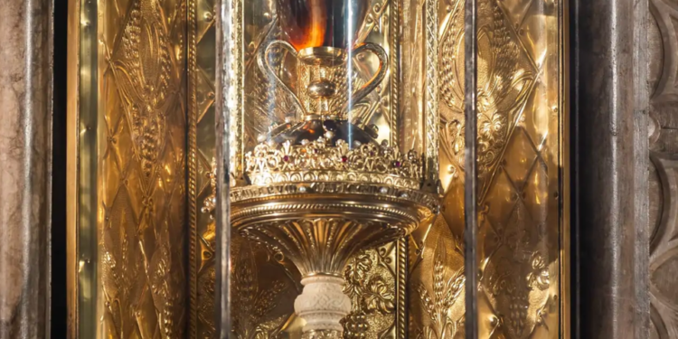 El Santo Grial de Valencia es sometido a revisión desde la ciencia y la historia