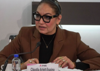 A un día de iniciar el proceso electoral, renuncia Claudia Arlett Espino a la Secretaría Ejecutiva del INE