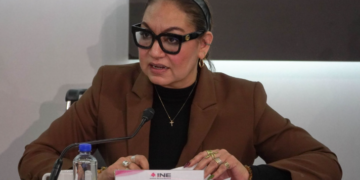 A un día de iniciar el proceso electoral, renuncia Claudia Arlett Espino a la Secretaría Ejecutiva del INE