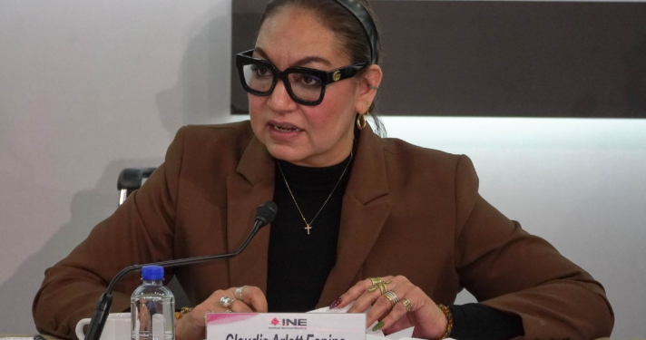 A un día de iniciar el proceso electoral, renuncia Claudia Arlett Espino a la Secretaría Ejecutiva del INE