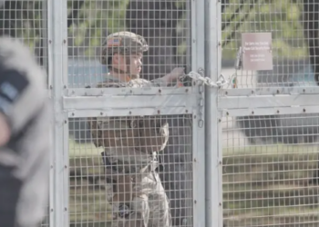 Cinco hombres son detenidos cerca de base militar usada por Estados Unidos en Reino Unido