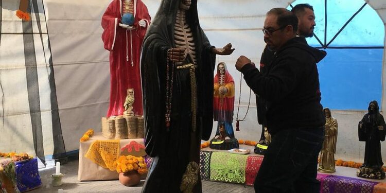 La Santa Muerte gana terreno en los festejos callejeros de San Luis Potosí: Policía capitalina