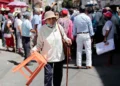Envejecimiento inmunitario se acelera alrededor de los 40 años y después de los 60, con diferencias entre sexos