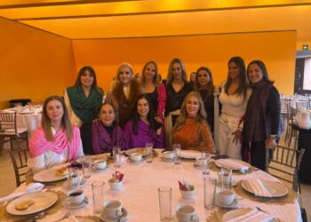 Comité de Damas de la Federación Mexicana de Charrería realizaron un desayuno con causa