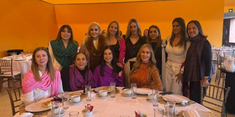 Comité de Damas de la Federación Mexicana de Charrería realizaron un desayuno con causa