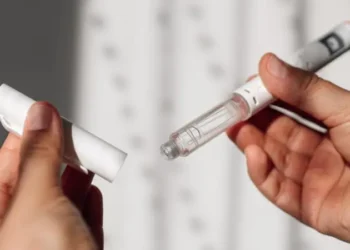 El consumo de fármacos para perder peso impulsa la venta de cosméticos y productos para la piel, reporta L’Oréal