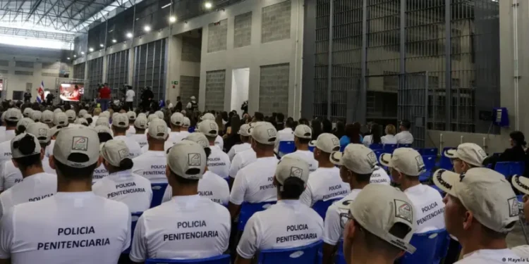 Inaugura Costa Rica megacárcel al estilo Bukele