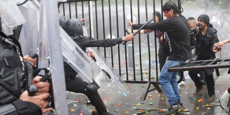 CNDH investiga presuntas agresiones policiales durante protesta por el agua en Guadalajara