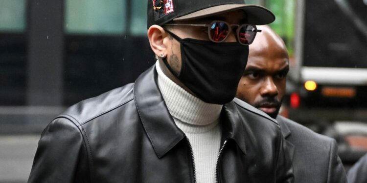 Chris Brown recibe ocho meses de prisión suspendida por agresión en un club de Londres