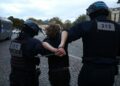 Macron urge a responder a demandas estudiantiles y condena la instrumentalización política