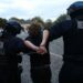 Macron urge a responder a demandas estudiantiles y condena la instrumentalización política
