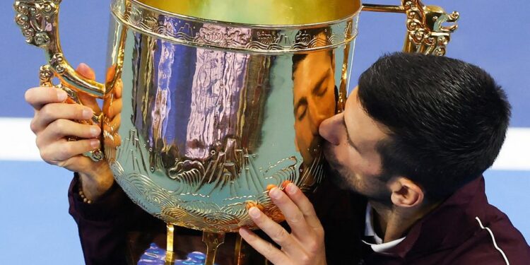 Djokovic conquista su séptimo Pekín tras la retirada de De Miñaur