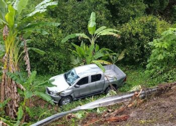Aparatosa volcadura deja a conductor hospitalizado en Xilitla