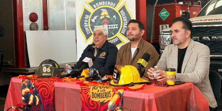 VIDEO | Bomberos metropolitanos recaudan 150 mil pesos en carrera