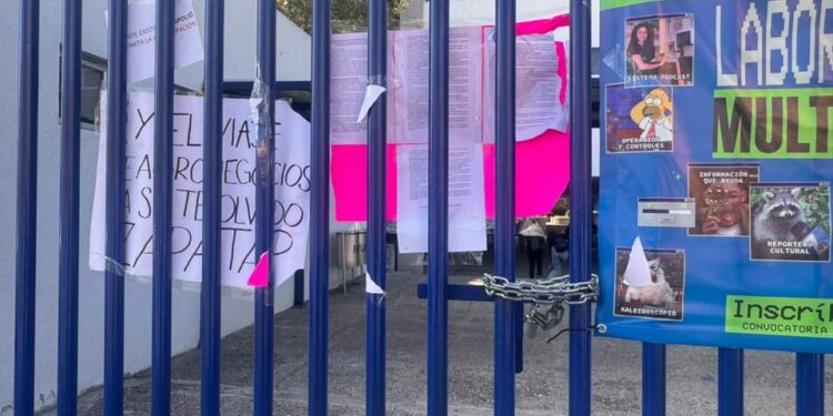 Estudiantes toman la FCA