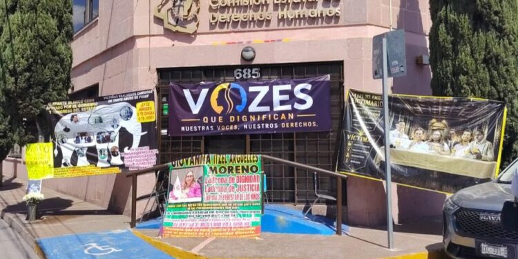 Ciudadanos toman instalaciones de la CEDH y exigen renuncia de directivas